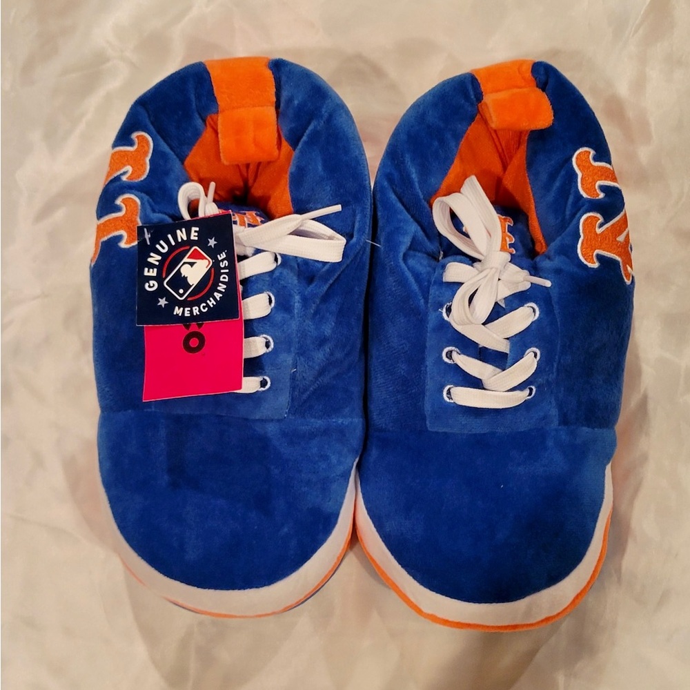 NWT New York Mets Mens Plush Sneaker Slippers with Embroidered Team Graphic.